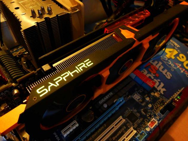 Sapphire Radeon R9 280X TOXIC IMG_0568_osazenej