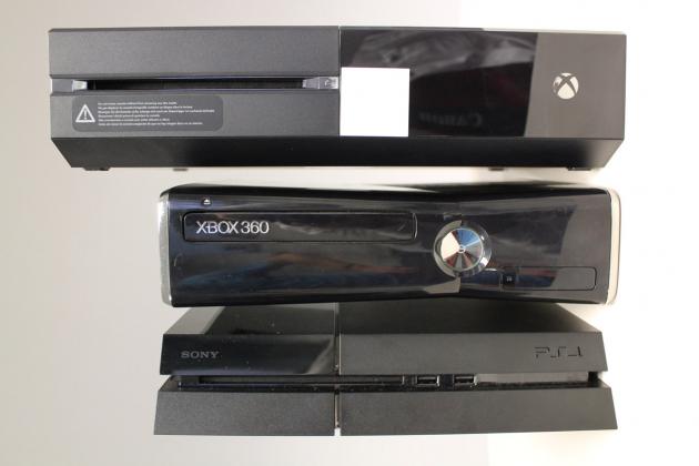 Xbox One Playstation 4 side by side 04