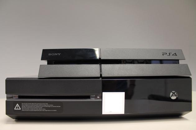 Xbox One Playstation 4 side by side 05
