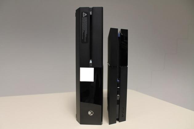 Xbox One Playstation 4 side by side 07
