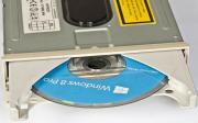 Panasonic LF-D101 - vysunutá „plotna“ s DVD médiem