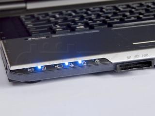 06 Fujitsu Lifebook N532 - indikační LEDky v provozu