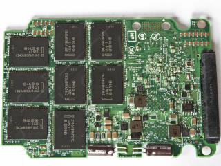 Intel SSD DC S3700 Series 800GB - PCB strana 1