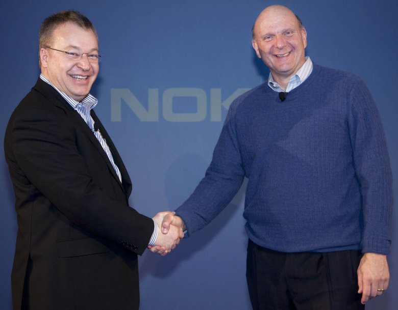 Stephen Elop (Nokia) a Steve Ballmer (Microsoft)