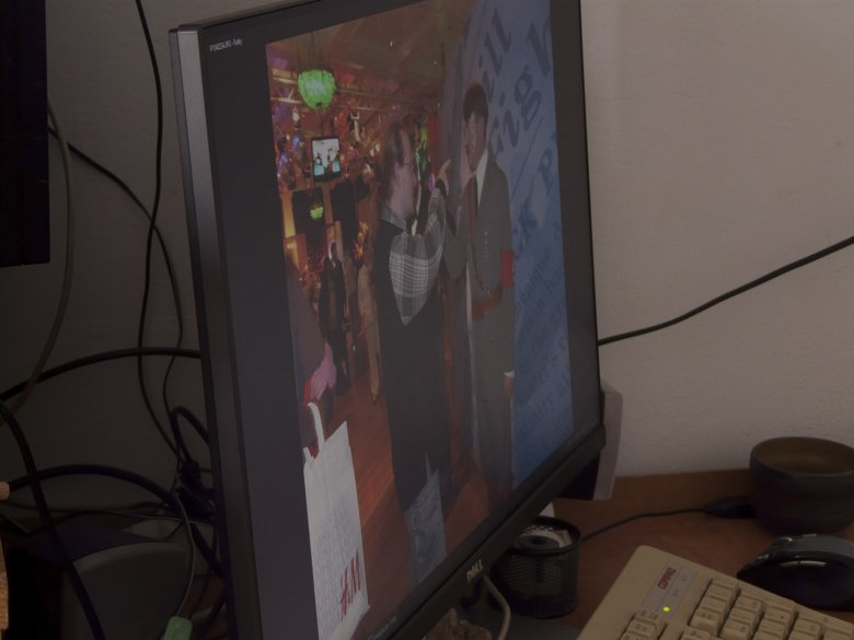 Dell U 2415 Obrazek Z Ostreho Uhlu Zleva
