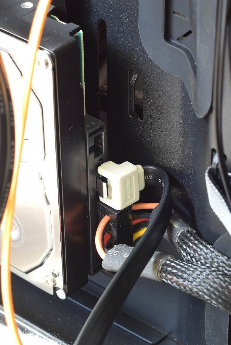 Fractal Design Define S Dsc 2759 Hdd Detail