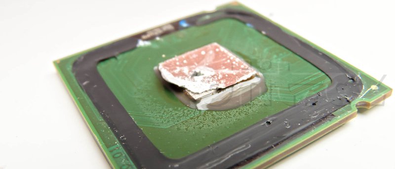 10 Tloušťka pájky procesoru Intel Pentium 4 560 mezi jádrem a heatspreaderem