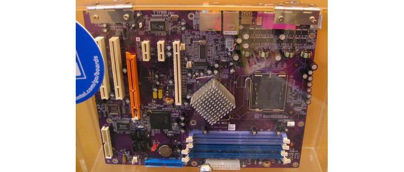 ECS s AGP i PCI Express x16