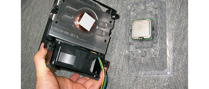 BTX chladič a procesor Intel Pentium 4 (LGA775) z boxovaného bal