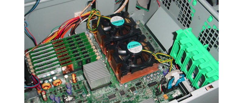 Sestava s procesory Xeon DP Dempsey a FB-DIMM paměťmi