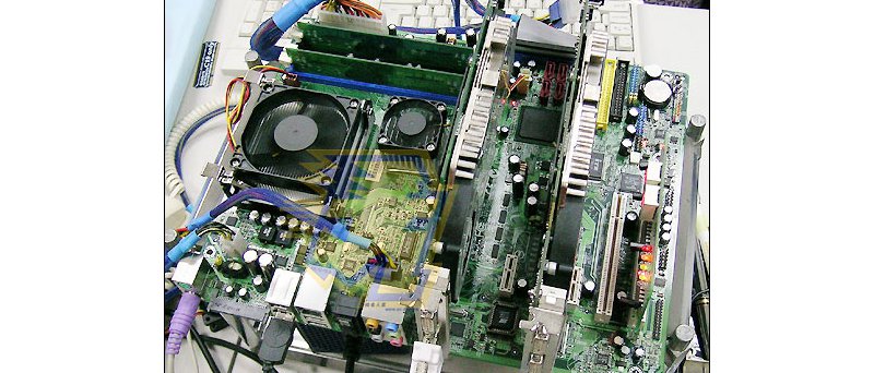 AOpen i975Xa-YDG s Yonahem a dvěma GeForce 7800 GTX v SLI