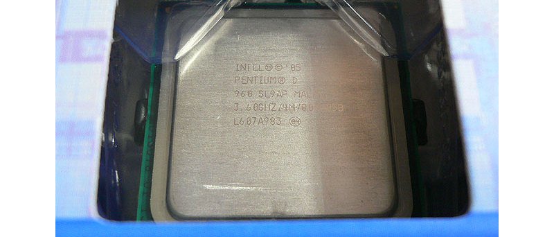 Intel Pentium D 960 - procesor v krabici