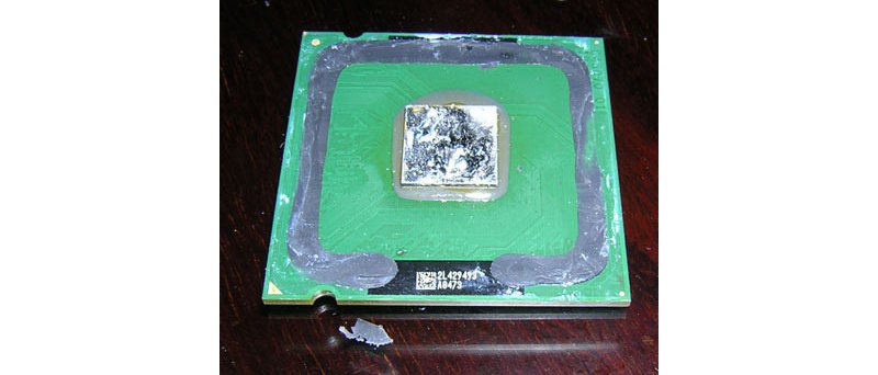 Procesor Pentium 4 se sundaným heatspreaderem