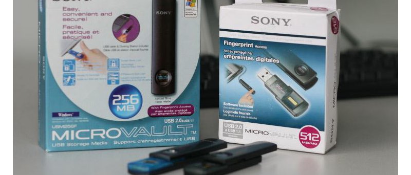 USB fleška Sony MicroVault se čtečkou otisku prstů