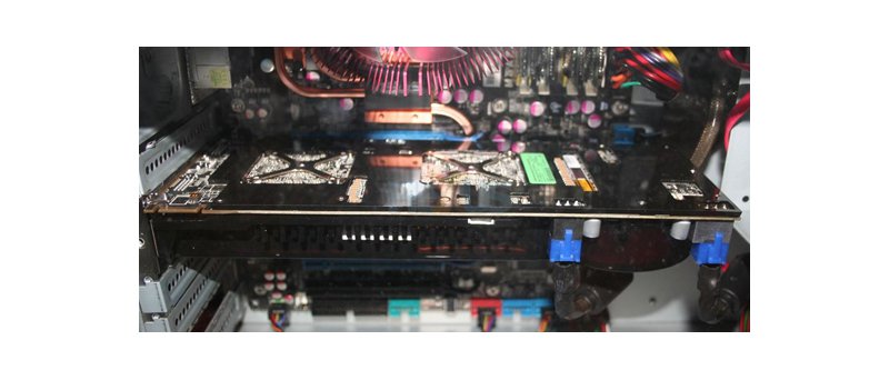 'ATI Radeon HD 4870 X2' v černém