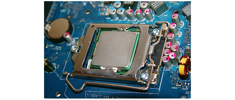 První veřejná ukázka procesoru Intel vyráběného 32nm technologií