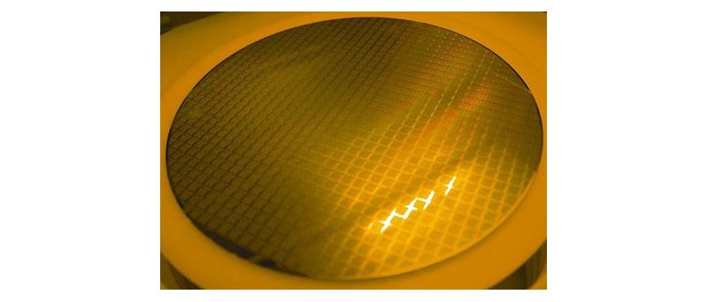 28nm wafer z TSMC, zdroj: http://voz.vn/2010/11/04/nvidia-da-co-trong-tay-mau-chip-28nm