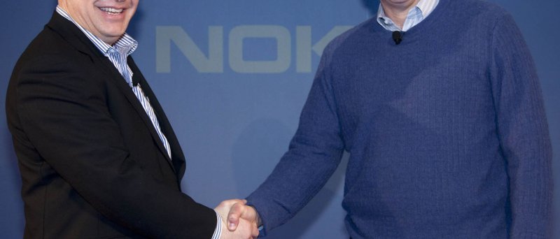 Stephen Elop (Nokia) a Steve Ballmer (Microsoft)