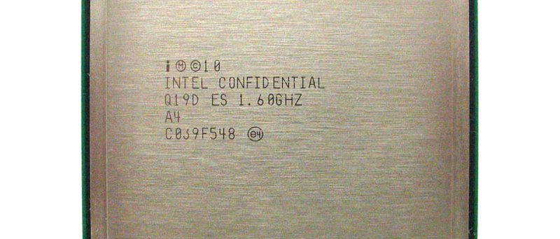 Procesor Intel „Sandy Bridge-EP“ pro socket LGA2011 (zdroj: http://cgi.ebay.com/Intel-i7-8-core-ES-Q19D-Sandy-Bridge-2011-No-990x-2600k-/220776569384)