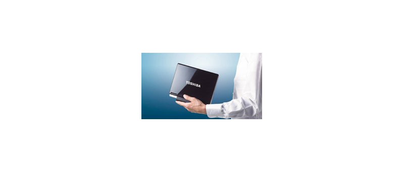 Toshiba dynabook NX v ruce
