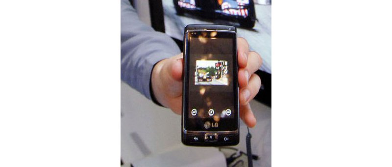 LG smartphone Optimus 7