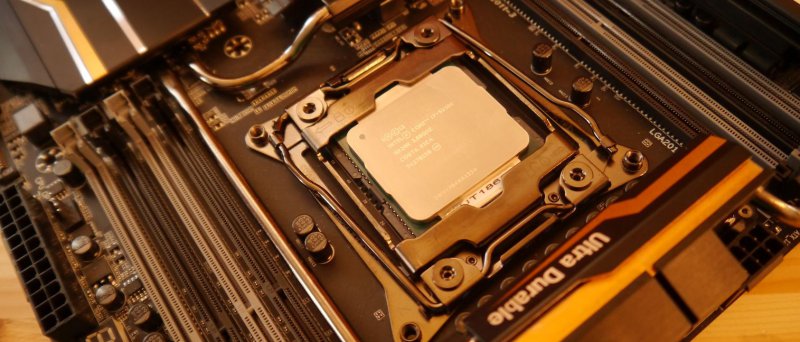 Gigabyte X 99 Intel 5930 K 58 V Socketu