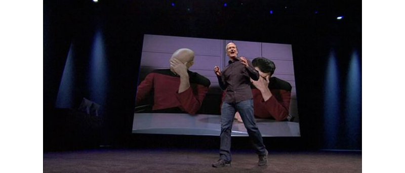 Tim Cook facepalm fotomontáž