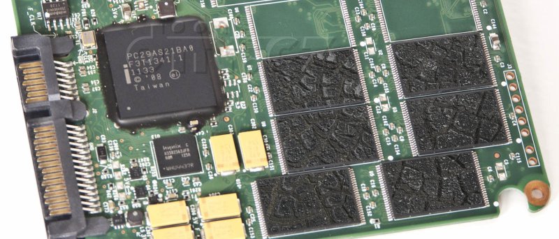 Intel SSD 320 Series 40GB „s popraskanými čipy“