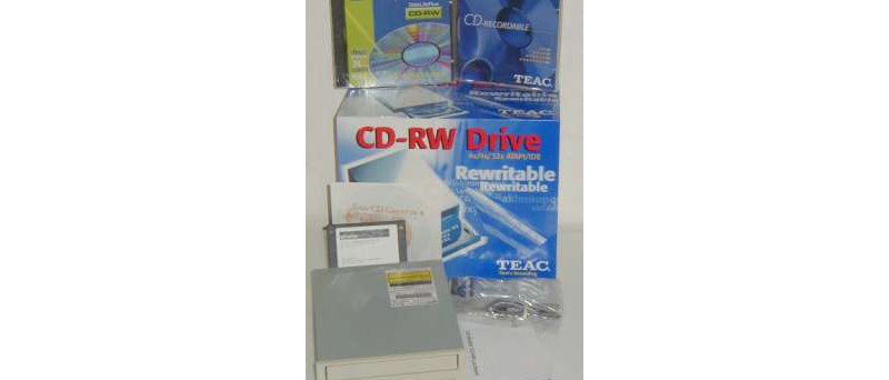 Obr: Teac CD-W54E (4 4 32, IDE)