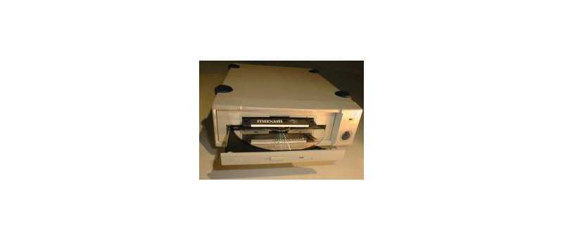 Obr: CD-ROM, CD-R/RW, DVD a ZIP/LS-120/3,5