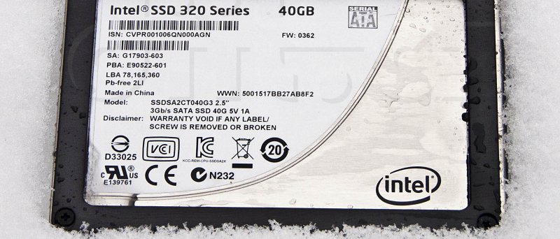Intel SSD 320 Series 40GB ve sněhu