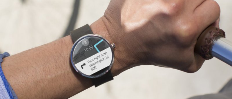 Moto 360 Press