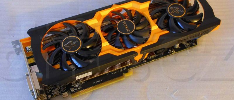 Sapphire Radeon R9 280X TOXIC IMG_0570_front
