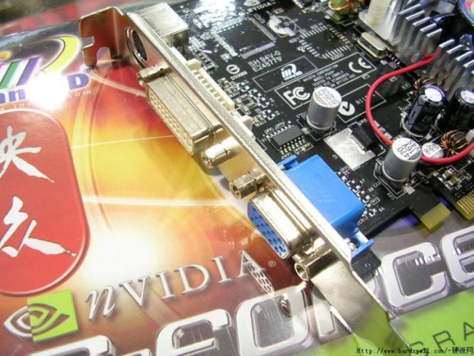 Inno3D GeForce 6500 výstupy
