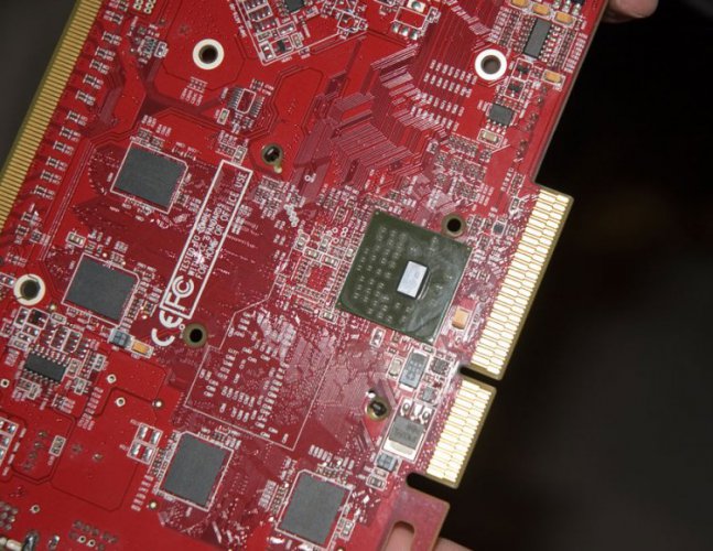 HIS Radeon X1600 PRO PCIe/AGP detail Rialto můstku