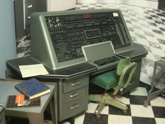 Pult operátora UNIVACu