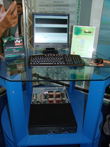 Čtyřopteronový server
