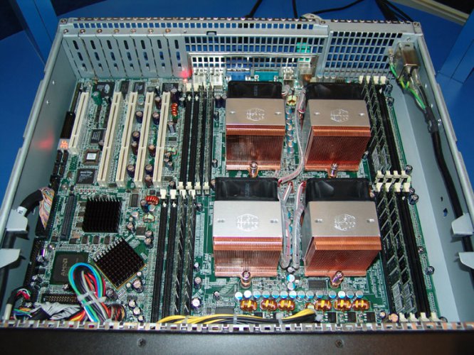 Čtyřopteronový server - detail