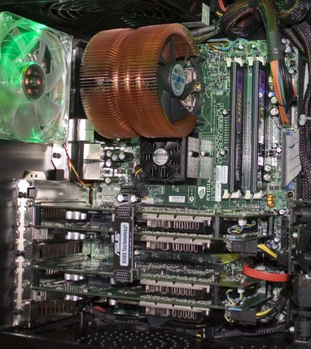 Prototyp počítače s GeForce 7950 GX2 od FoxPC - detail na základ