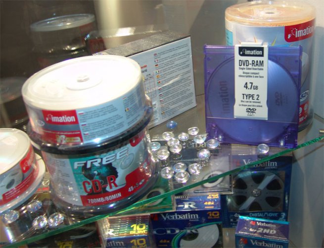 Invex 2004: Bližší pohled na DVD média u Diskusu