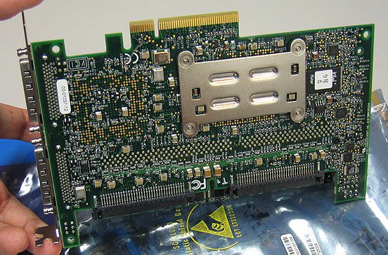 Intel SRCU42E - zadní strana