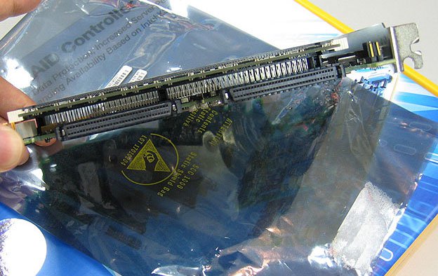 Intel SRCU42E - interní konektory (pohled shora)