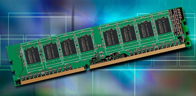 Elpida DDR3 paměťový modul