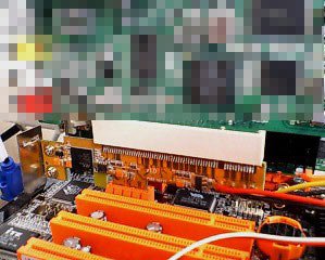 Redukce z PCI Express ×1 na PCI s blíže neurčenou zvukovou karto