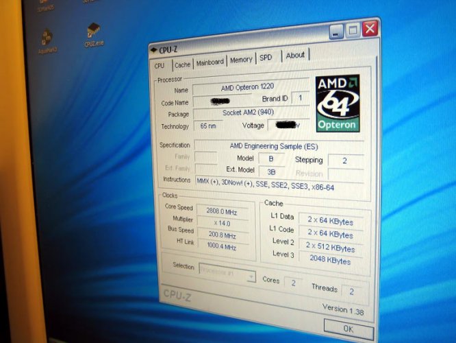 CPU-Z - Dvoujádrový AMD K8L procesor