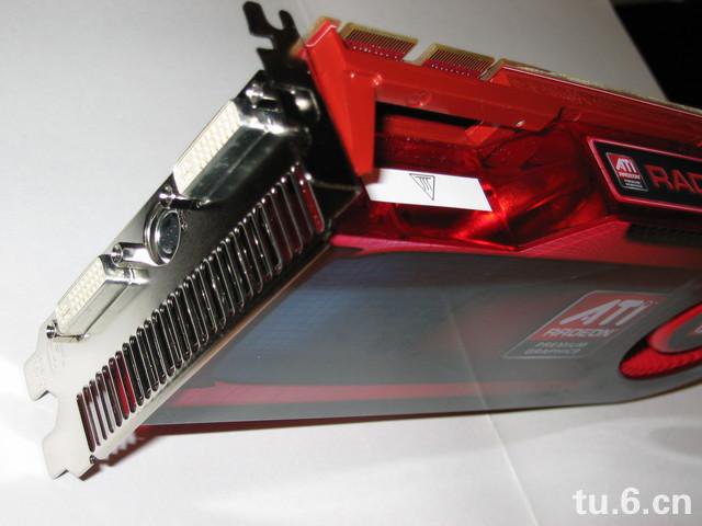 Radeon HD 4890 - konektory