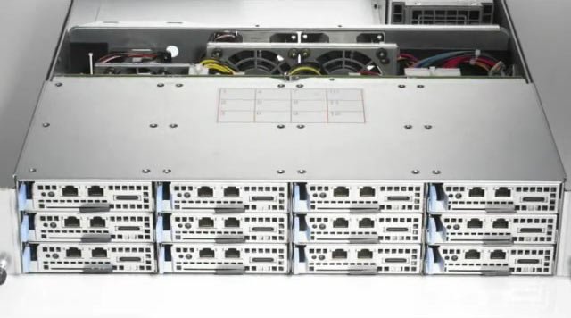 12 serverů Dell XS11-VX8 v 2U rack šasi