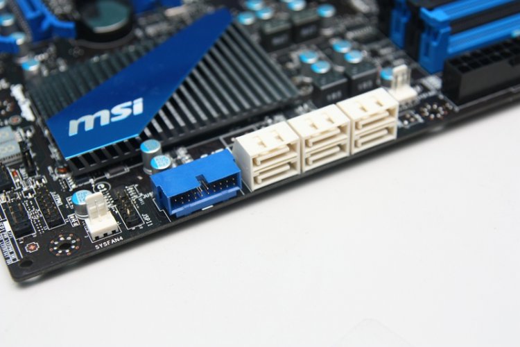 MSI 990FXA-GD80 - SATA porty, front panel USB 3.0 header