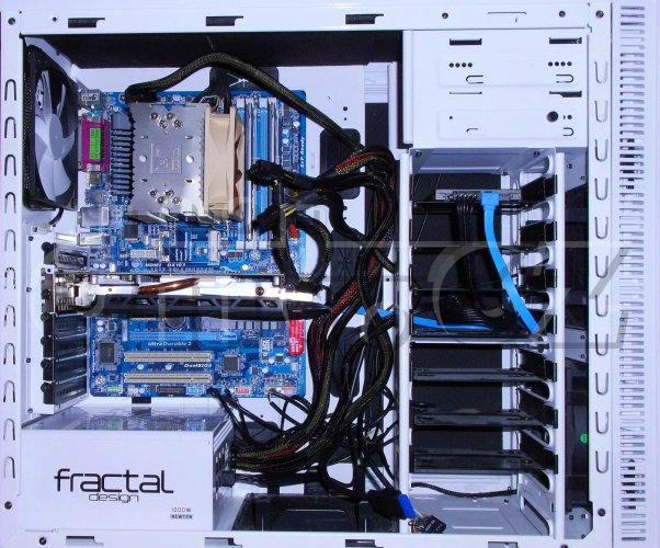 Gigabyte Radeon R9 270 OC - IMG_0644_v_case