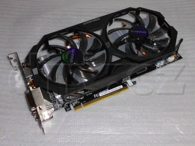 Gigabyte Radeon R9 270 OC - IMG_0651_front